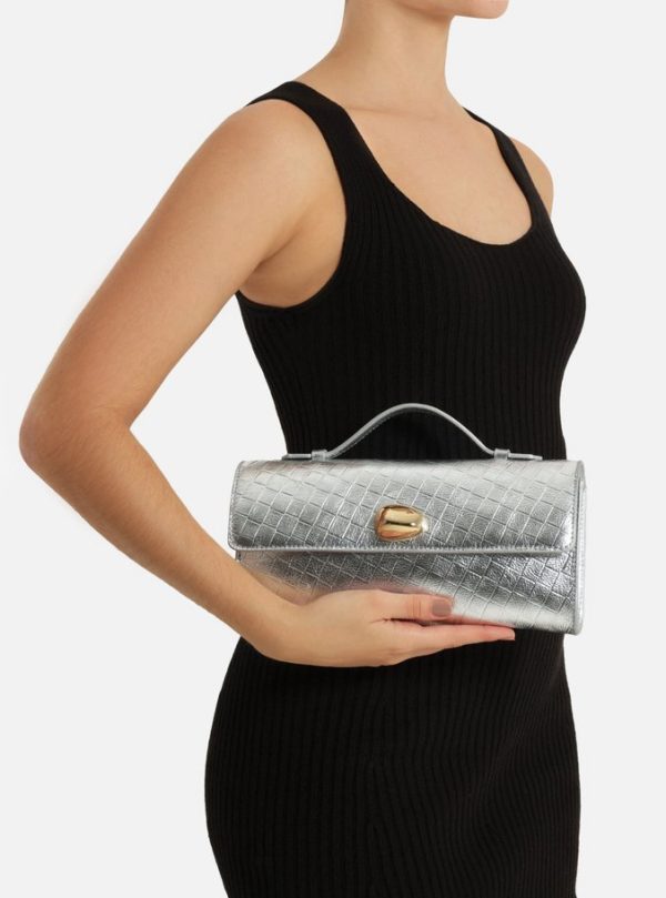 Bolsa Tiracolo Prata Couro Tressê Média Metal - Imagem 2