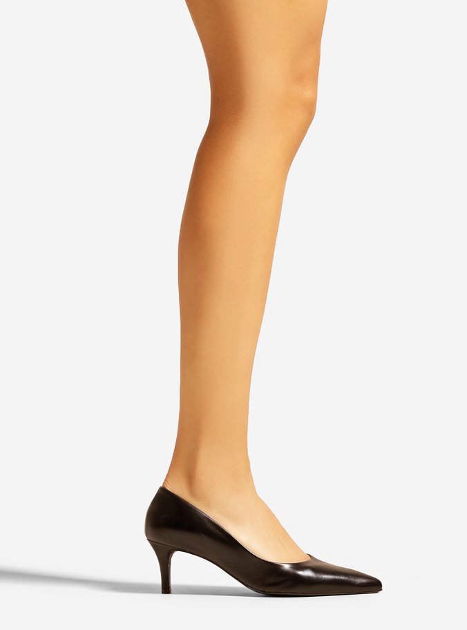 Scarpin Preto Couro Salto Baixo Fino Bico Fino - Imagem 2