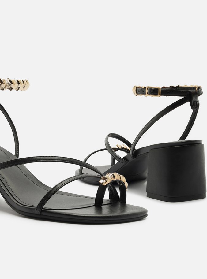 Sandália Preta Salto Médio Bloco Metais Dedeira - Imagem 3