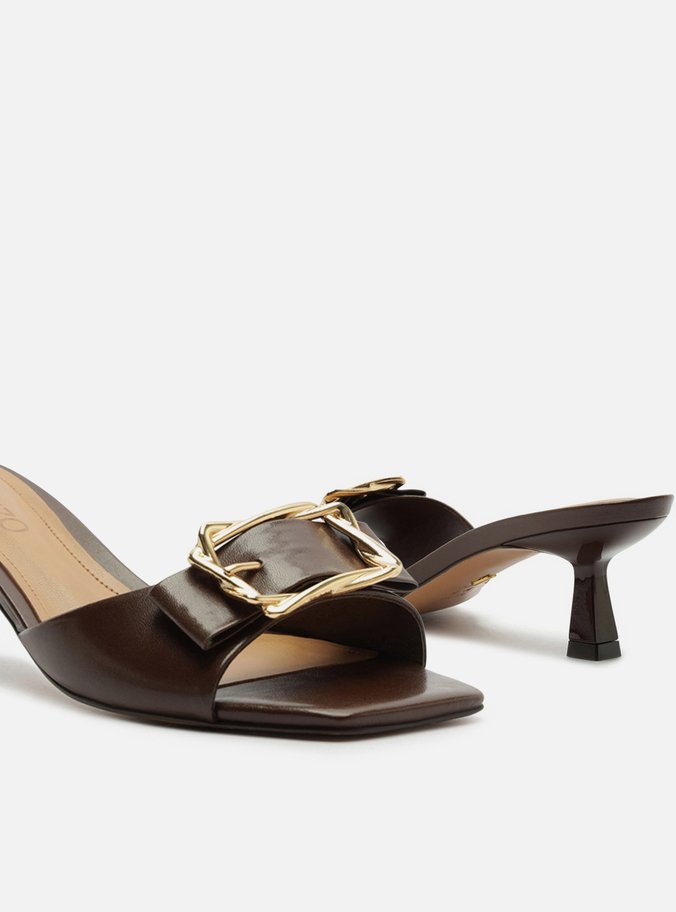 Mule Marrom Couro Salto Kitten Fivela Metal - Imagem 3