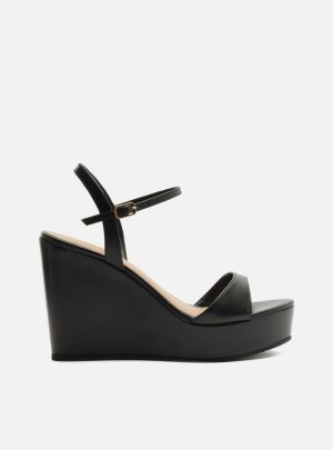 Sandália Preta Couro Plataforma Fivela