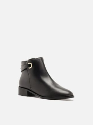 Bota Preta Couro Cano Curto Tiras Ilhós